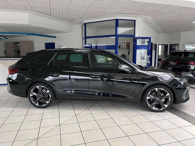 Gebraucht Cupra Leon 150 PS (110 kW) 2025 Midnight schwarz Kombi