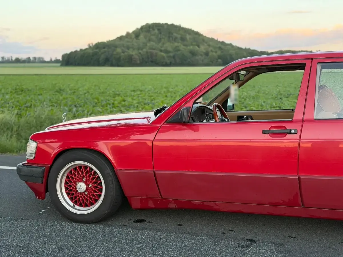 Gebraucht Mercedes 190 94 PS (69 kW) 1990 Rot Limousine