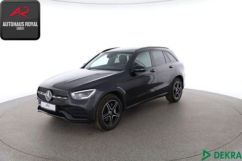 Grau Gebraucht 2021 Mercedes GLC300 AMG SUV | 41.880 € (Fairer Preis) - Bild 1/4
