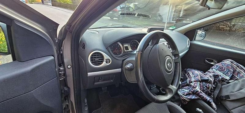 Gebraucht Renault Clio II Expression 75 PS (55 kW) 2011 Bronze Limousine