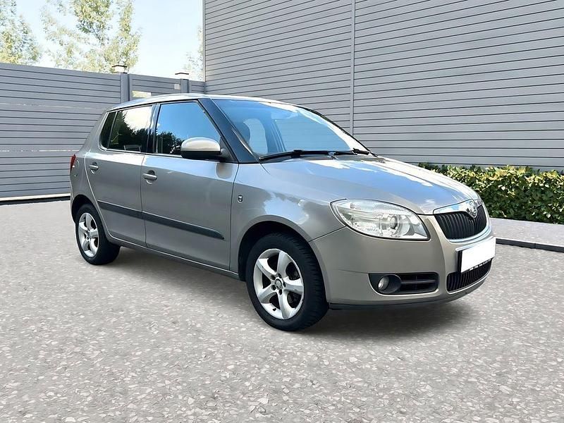 Grau Gebraucht 2007 Skoda Fabia Elegance Limousine | 3.470 € (Fairer Preis) - Bild 1/4