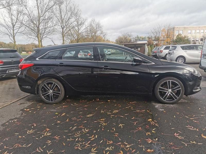 Gebraucht Hyundai i40 Classic 135 PS (99 kW) 2016 Schwarz Kombi