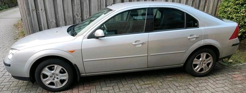 Silber Gebraucht 2002 Ford Mondeo Ghia Limousine | 1.000 € (Guter Preis) - Bild 1/4