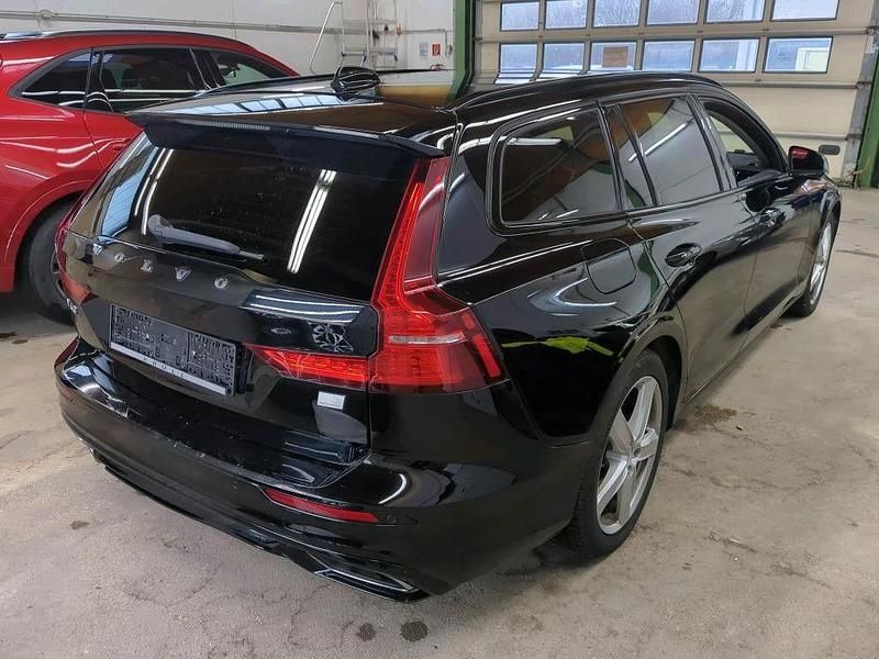 Gebraucht Volvo V60 R-Design 341 PS (250 kW) 2021 Black stone Kombi