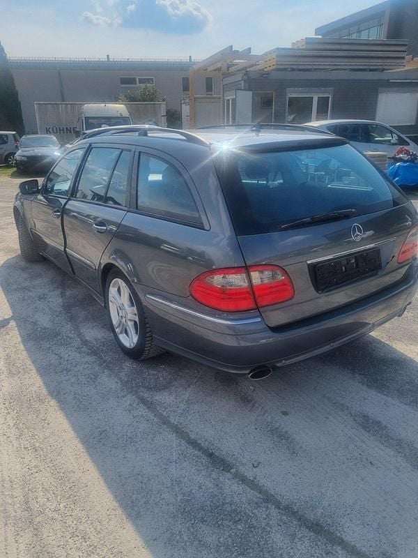 Gebraucht Mercedes E230 204 PS (150 kW) 2009 Blau Kombi