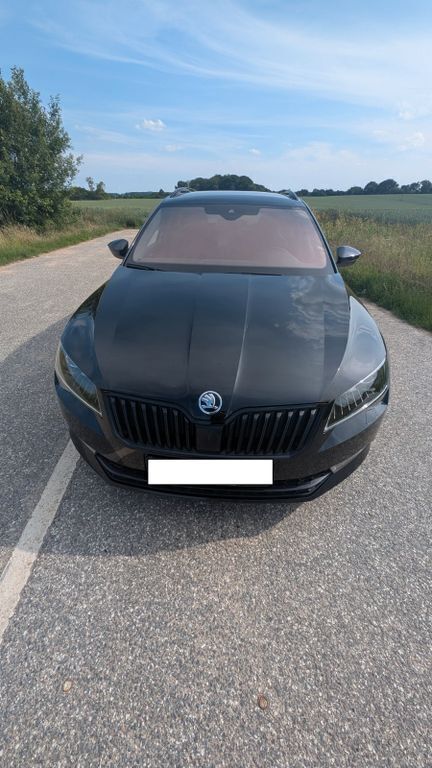 Schwarz Gebraucht 2019 Skoda Superb SportLine Kombi | 23.200 € (Superpreis) - Bild 1/4