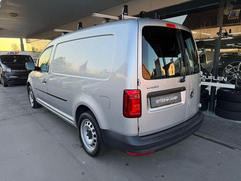 Gebraucht VW Caddy Maxi 125 PS (91 kW) 2017 Silber Van / Kleinbus