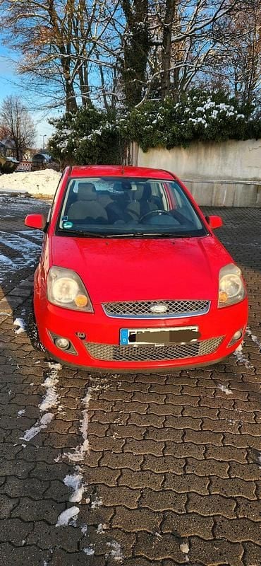 Rot Gebraucht 2006 Ford Fiesta Kleinwagen | 430 € (Superpreis) - Bild 1/4