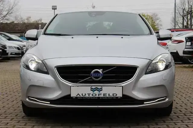 Gebraucht Volvo V40 You! 120 PS (88 kW) 2015 Silber Limousine