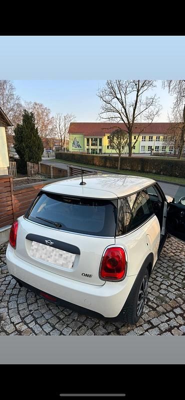 Second-hand Mini ONE 101 CP (74 kW) 2018 Alb Hatchback