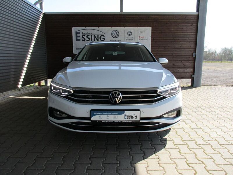 Gebraucht VW Passat IQ Drive 150 PS (110 kW) 2022 Weiß Kombi