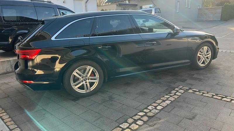 Gebraucht Audi A4 Ambiente 190 PS (139 kW) 2016 Schwarz Kombi