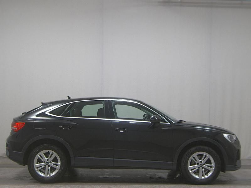 Mythosschwarz metallic Gebraucht 2021 Audi Q3 Sportback Basis SUV | 23.980 € (Guter Preis) - Bild 1/4