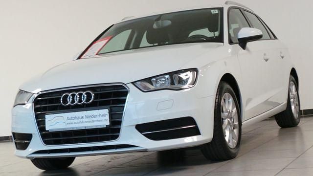 Gebraucht Audi A3 Attraction 150 PS (110 kW) 2014 Weiß metallic Limousine