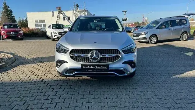 Gebraucht Mercedes GLA180 Advanced 116 PS (85 kW) 2023 Silber SUV