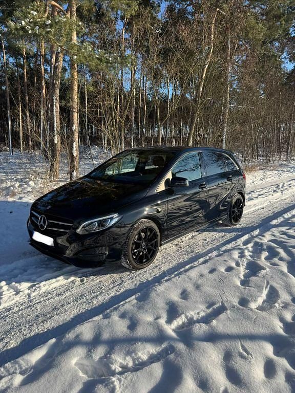 Schwarz Gebraucht 2015 Mercedes B180 Urban Van / Kleinbus | 12.490 € (Fairer Preis) - Bild 1/4