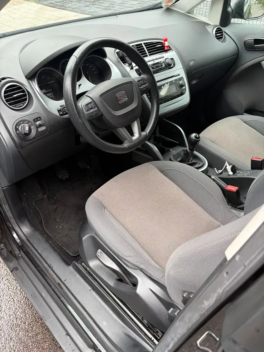 Gebraucht Seat Altea 125 PS (91 kW) 2009 Schwarz Kleinwagen