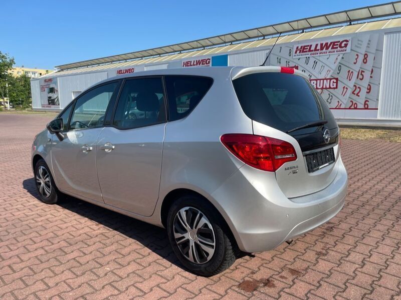 Gebraucht Opel Meriva Design Edition 101 PS (74 kW) 2011 Silber Van / Kleinbus