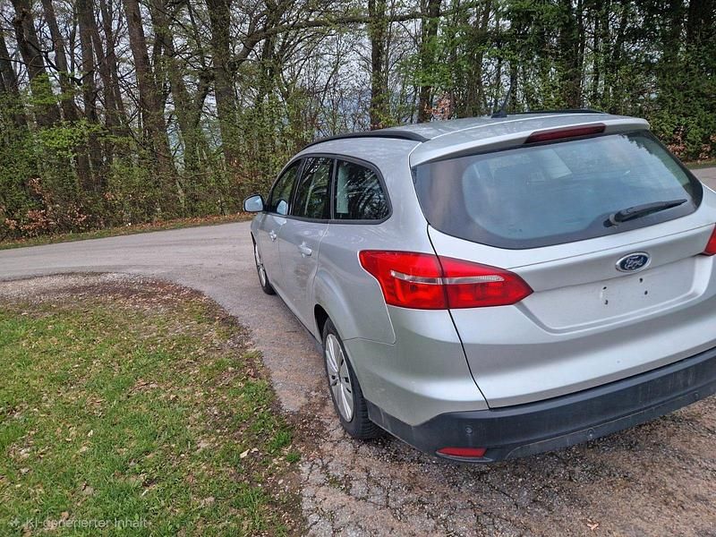 Używany Ford Focus Titanium 120 KM (88 kW) 2015 Srebrny Kombi