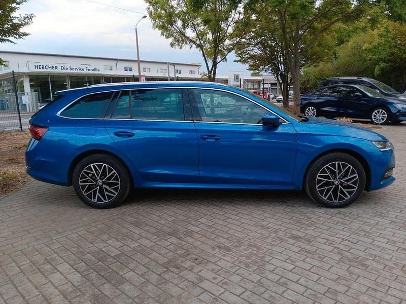 Używany Skoda Octavia Style 150 KM (110 kW) 2024 Niebieski Kombi