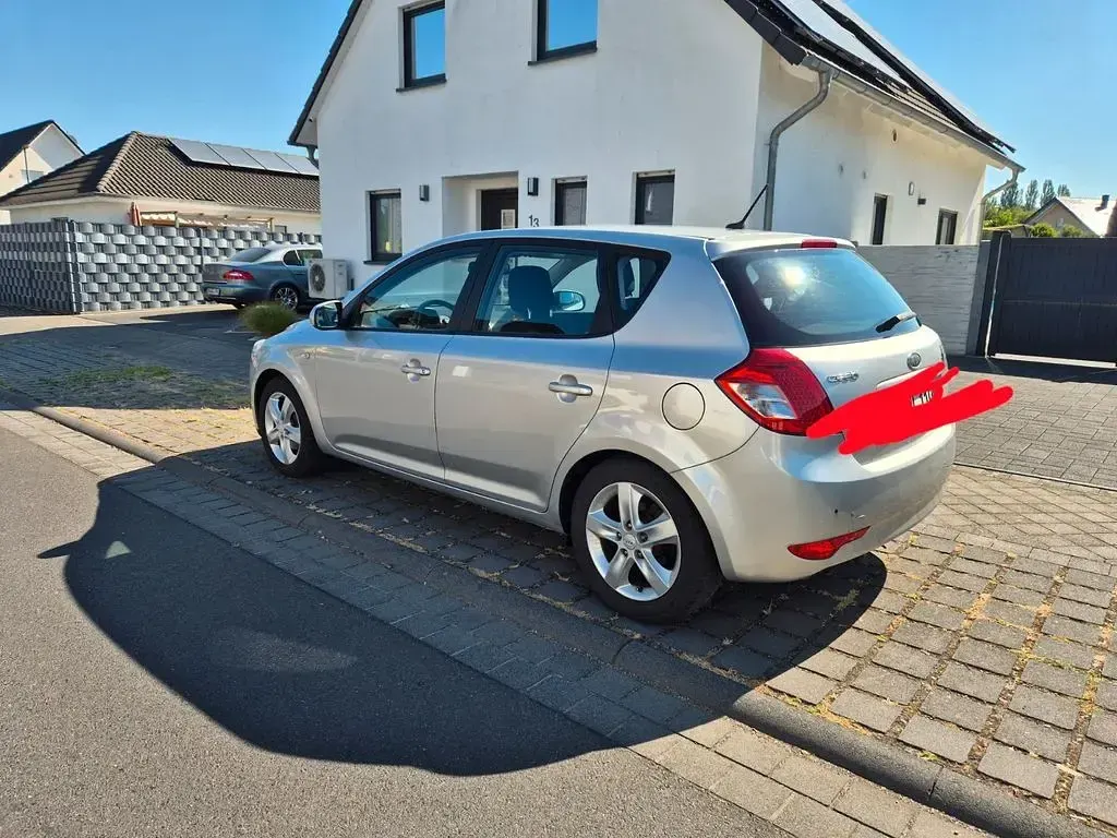 Gebraucht Kia Ceed Edition 7 90 PS (66 kW) 2012 Silber Kleinwagen