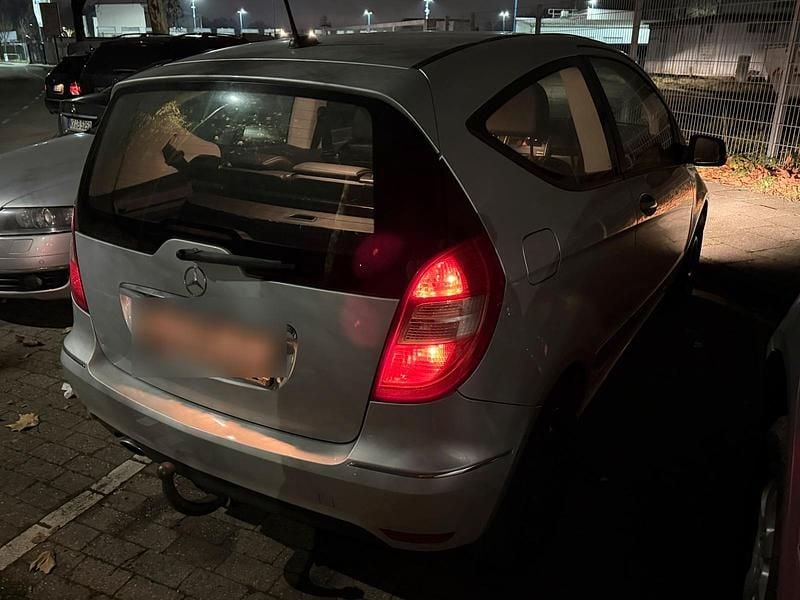 Silber Gebraucht 2011 Mercedes A180 Sport Kleinwagen | 1.100 € (Superpreis) - Bild 1/4