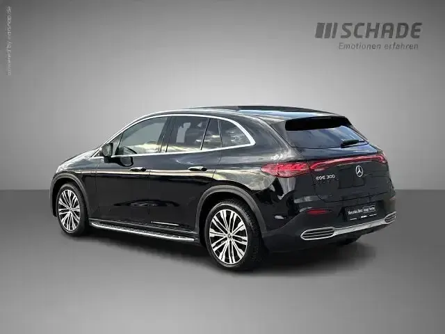 Gebraucht Mercedes EQE300 AMG line 180 kW (245 PS) 2025 Metalliclack obsidianschwarz SUV