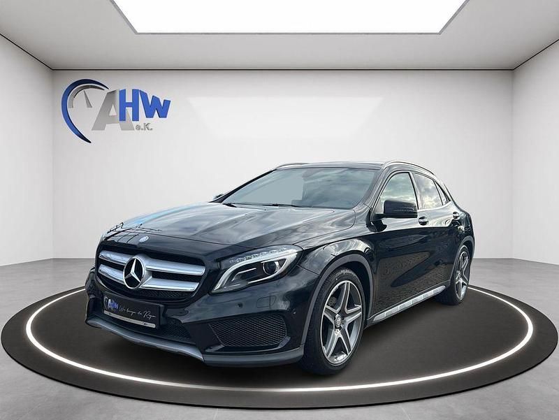 Schwarz Gebraucht 2015 Mercedes GLA200 AMG line SUV | 18.970 € (Fairer Preis) - Bild 1/4