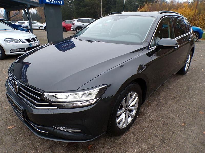 Grau Gebraucht 2021 VW Passat Business Kombi | 19.990 € (Guter Preis) - Bild 1/4