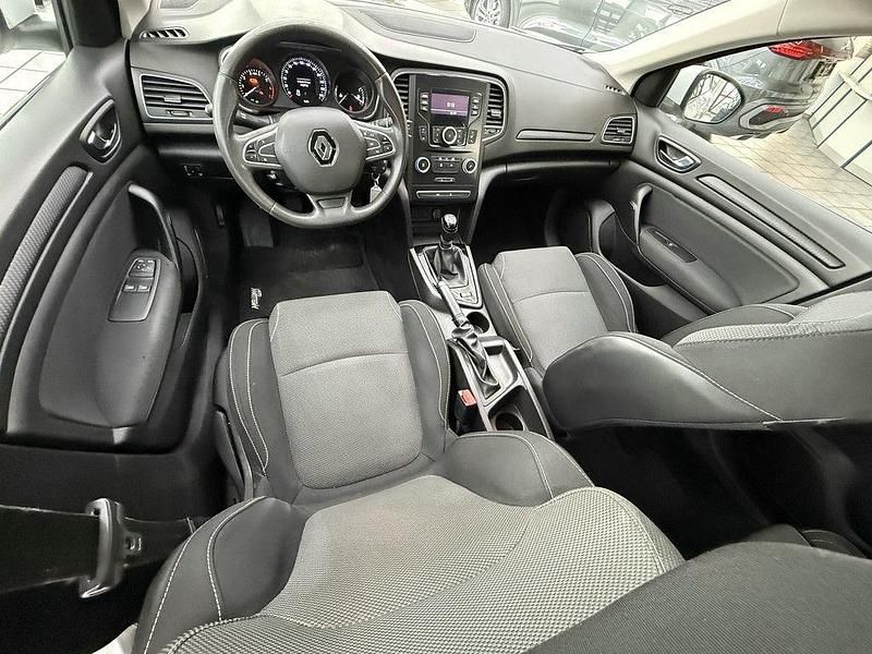 Gebraucht Renault Mégane IV Life 116 PS (85 kW) 2019 Weiß Limousine