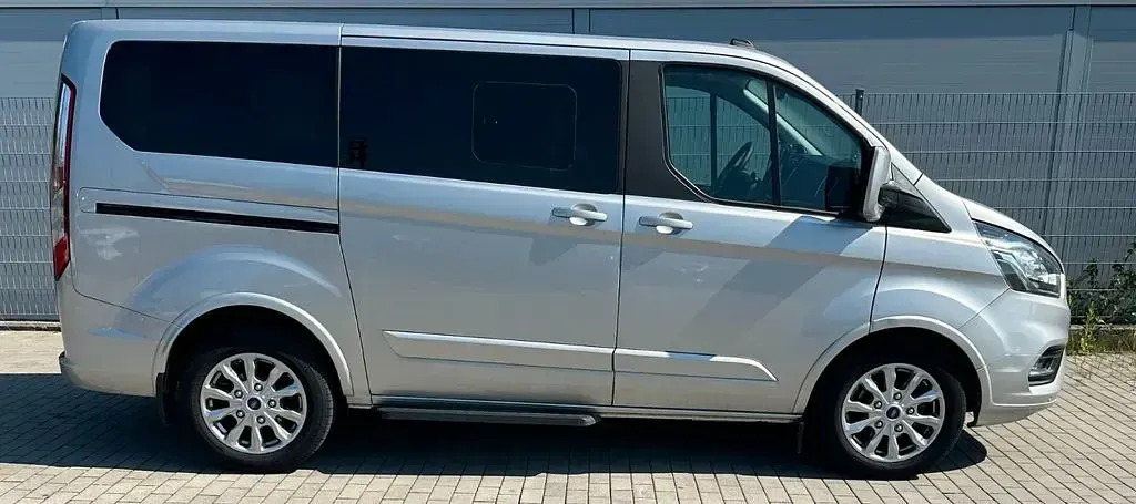 Usata Ford Tourneo 131 CV (96 kW) 2023 Argento Monovolume