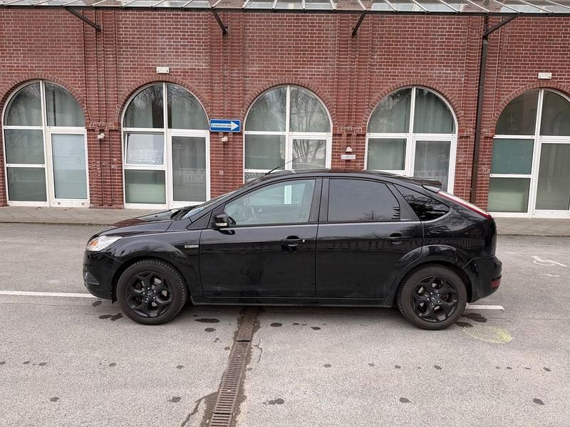 Gebraucht Ford Focus Viva 101 PS (74 kW) 2010 Schwarz Limousine