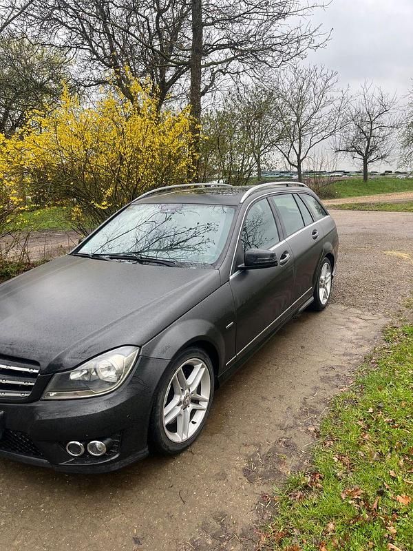 Gebraucht Mercedes C300 231 PS (169 kW) 2011 Schwarz Kombi