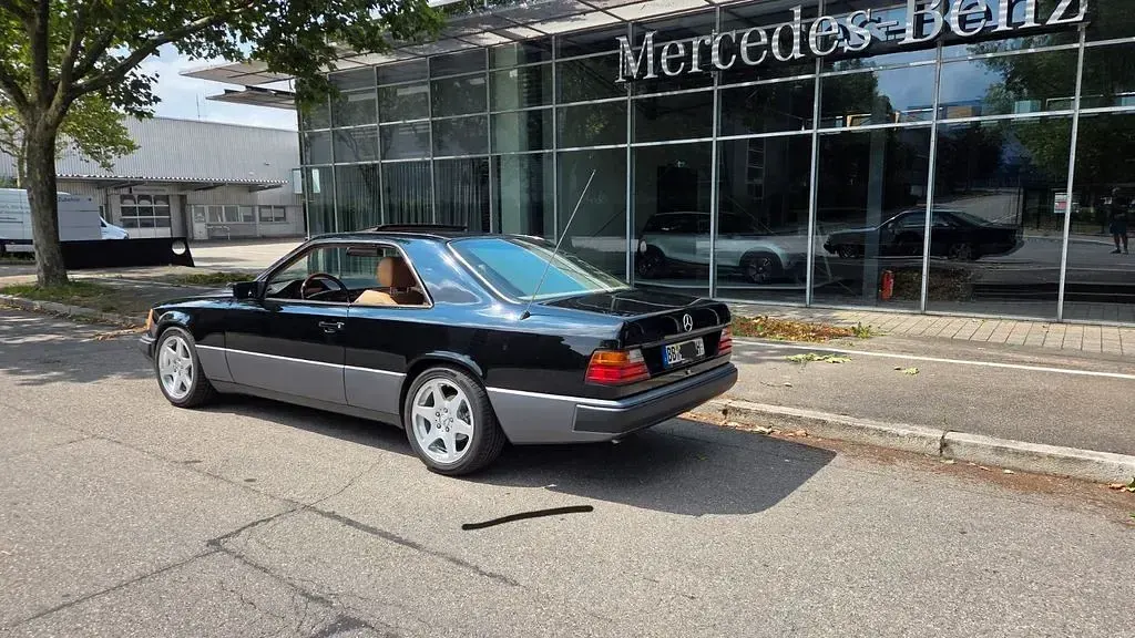 Gebraucht Mercedes 230 132 PS (97 kW) 1988 Schwarz Coupé