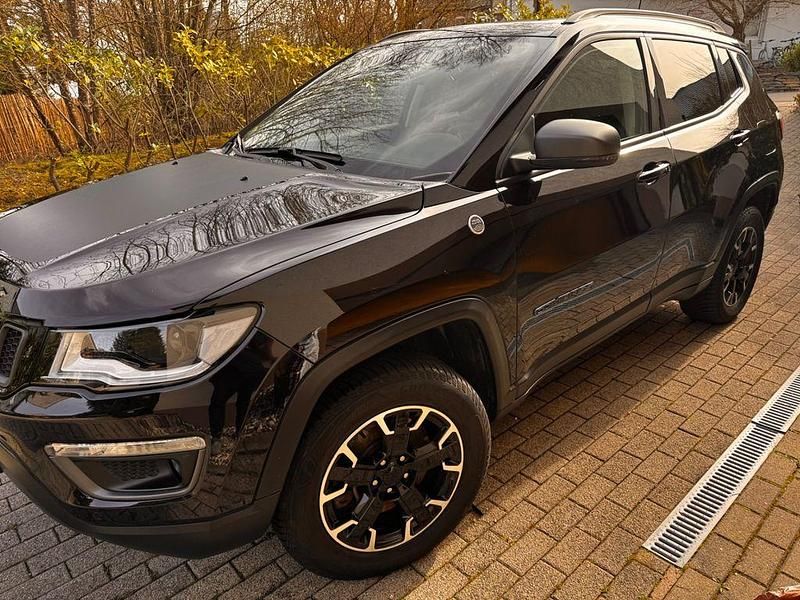 Gebraucht Jeep Compass Trailhawk 241 PS (177 kW) 2020 Schwarz SUV