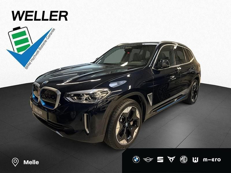 Carbonschwarz (schwarz) Gebraucht 2022 BMW iX3 Sport Line SUV | 36.450 € (Superpreis) - Bild 1/3