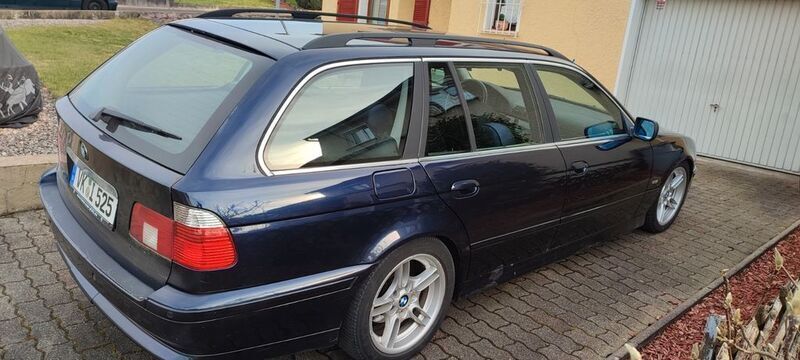 Blau Gebraucht 2001 BMW 525 Exclusive Kombi | 2.500 € (Fairer Preis) - Bild 1/4
