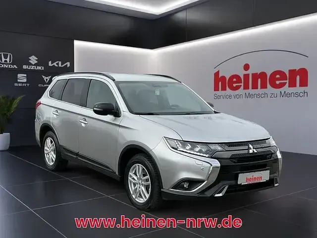 Gebraucht Mitsubishi Outlander Active 150 PS (110 kW) 2020 Silber SUV