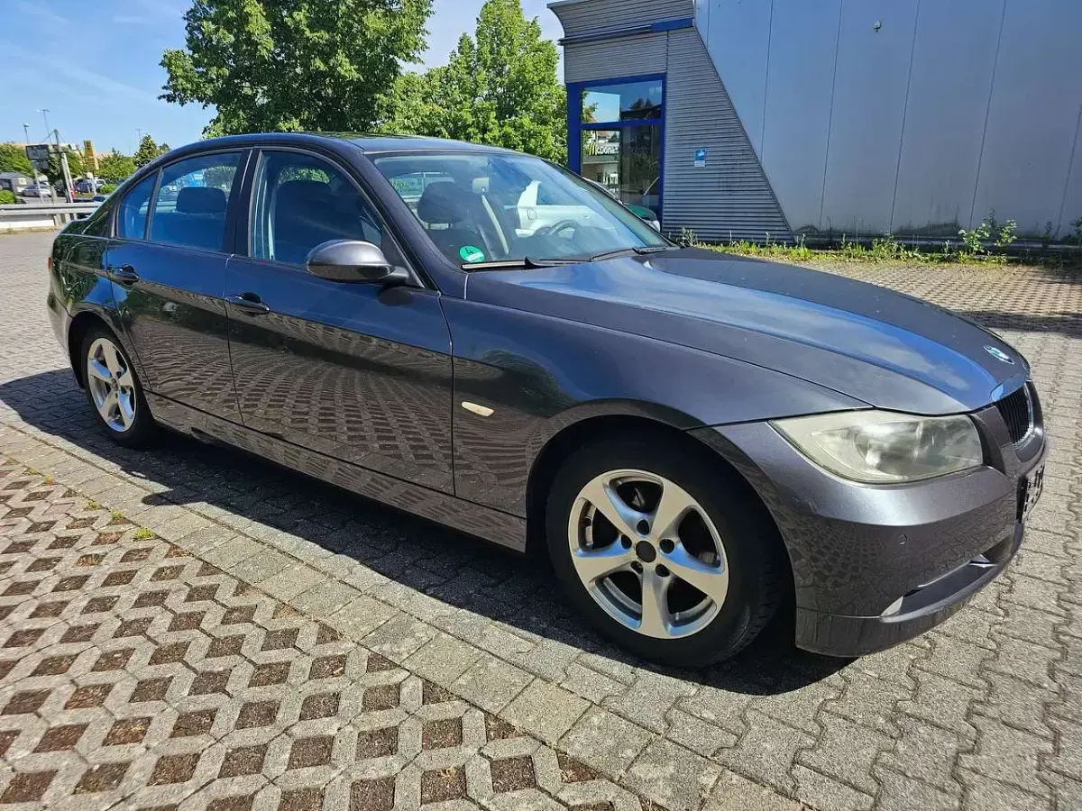 Gebraucht BMW 320 163 PS (119 kW) 2007 Sparkling graphite metallic Limousine