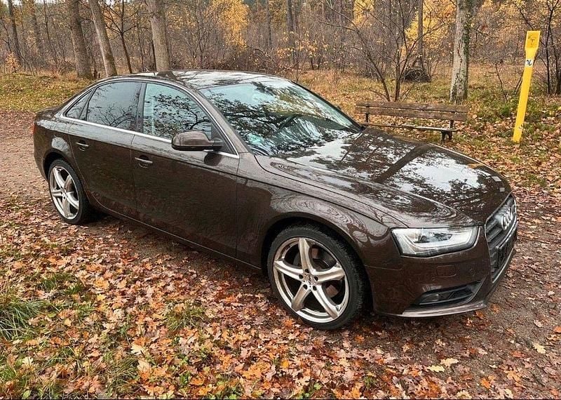 Second-hand Audi A4 Attraction 204 CP (150 kW) 2012 Maro Break