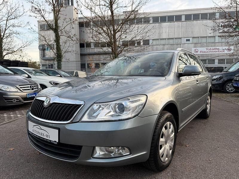 Grau Gebraucht 2012 Skoda Octavia Kombi | 4.290 € (Guter Preis) - Bild 1/4