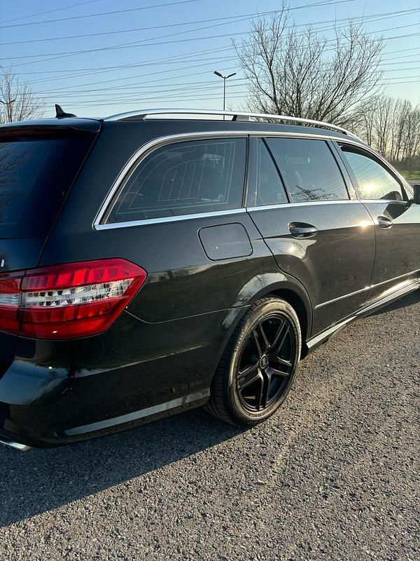 Gebraucht Mercedes E350 292 PS (214 kW) 2010 Schwarz Kombi