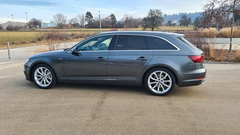 Gebraucht Audi A4 S-Line 190 PS (139 kW) 2019 Grau Kombi