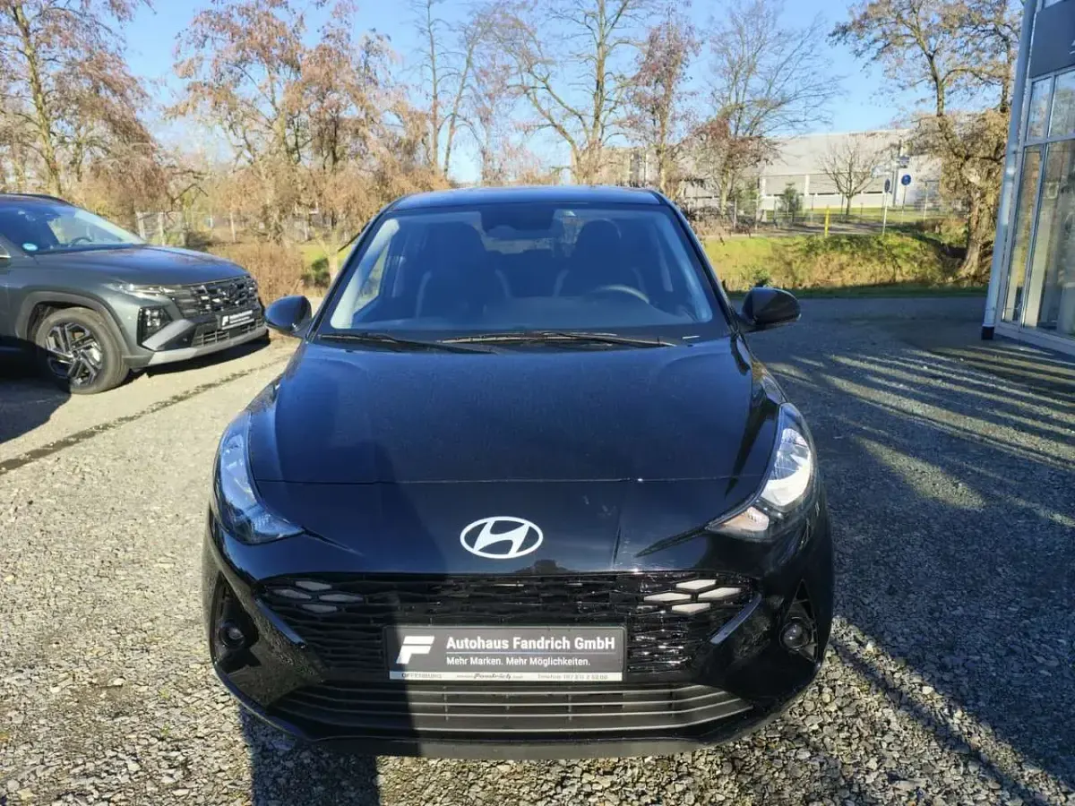 Neu Hyundai i10 Premium 79 PS (58 kW) 2025 Schwarz Kleinwagen