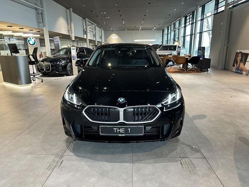 Neu BMW 120 Comfort Edition 156 PS (114 kW) 2026 Schwarz (schwarz) Kleinwagen