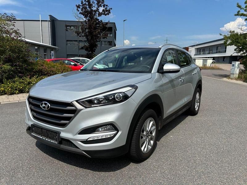 Silber Gebraucht 2015 Hyundai Tucson SUV | 15.900 € (Fairer Preis) - Bild 1/4