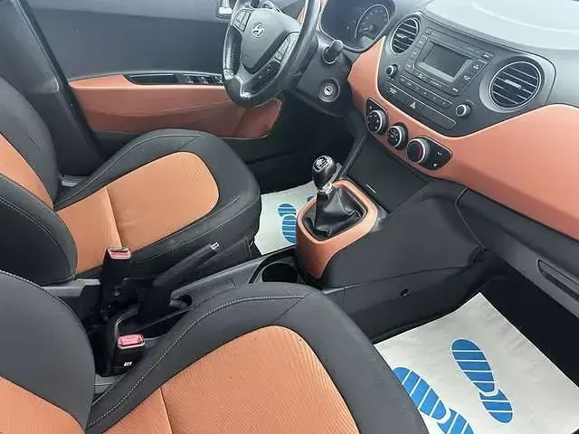 Gebraucht Hyundai i10 Style 87 PS (63 kW) 2018 Braun metallic Kleinwagen