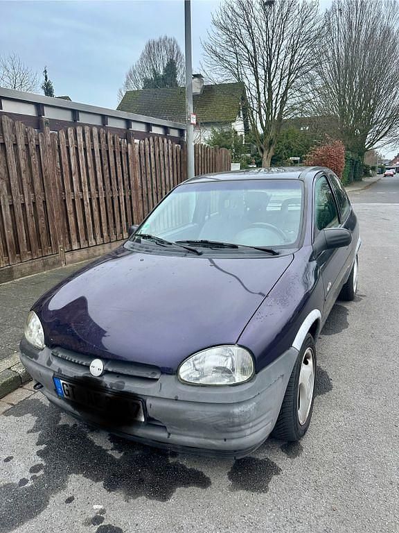 Grau Gebraucht 1995 Opel Corsa Eco Limousine | 950 € - Bild 1/3