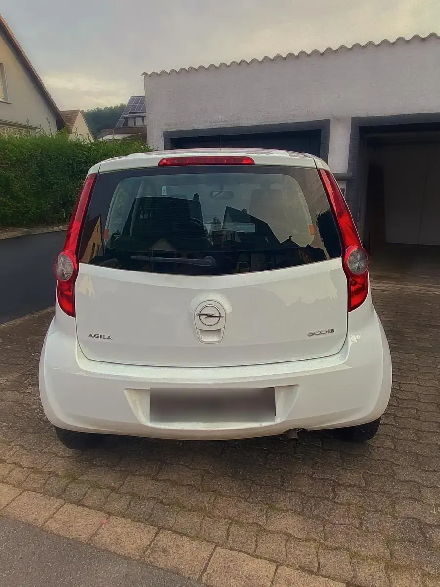 Gebraucht Opel Agila 68 PS (50 kW) 2014 Weiß Kleinwagen