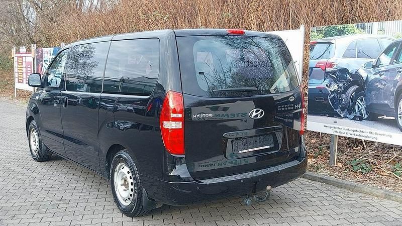 Gebraucht Hyundai H-1 Comfort 136 PS (100 kW) 2014 Phantom black Van / Kleinbus